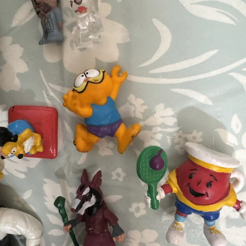 Lot Of Vintage Mixed‎ Toys Batman Kool-Aid California Raisin Dick Tracey Ect.